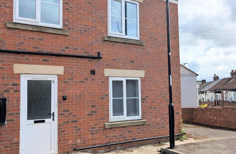 Room Langton Close in Sunderland