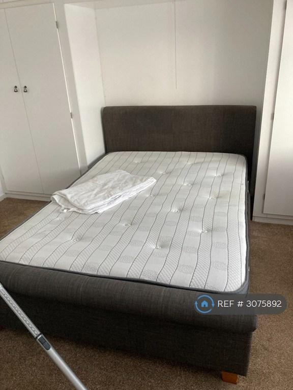 Room Elgin Close in Dudley