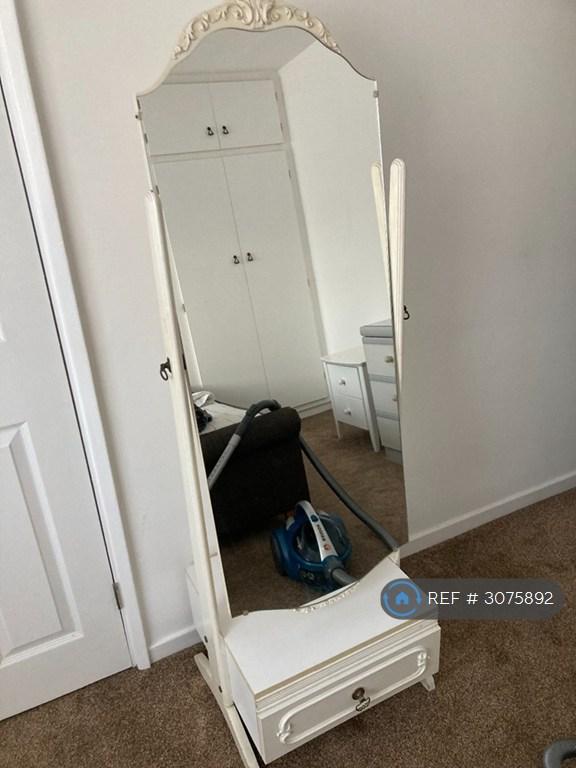 Room Elgin Close in Dudley