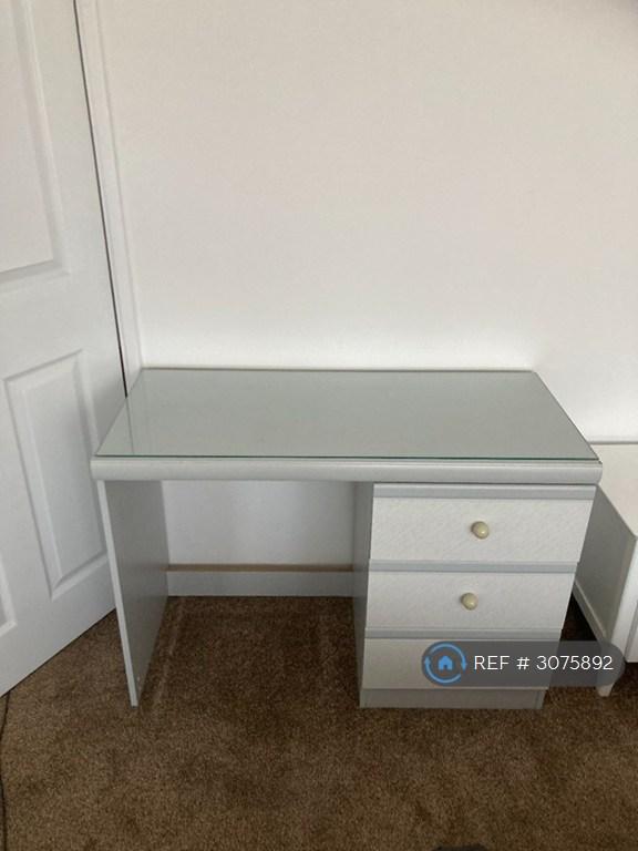 Room Elgin Close in Dudley