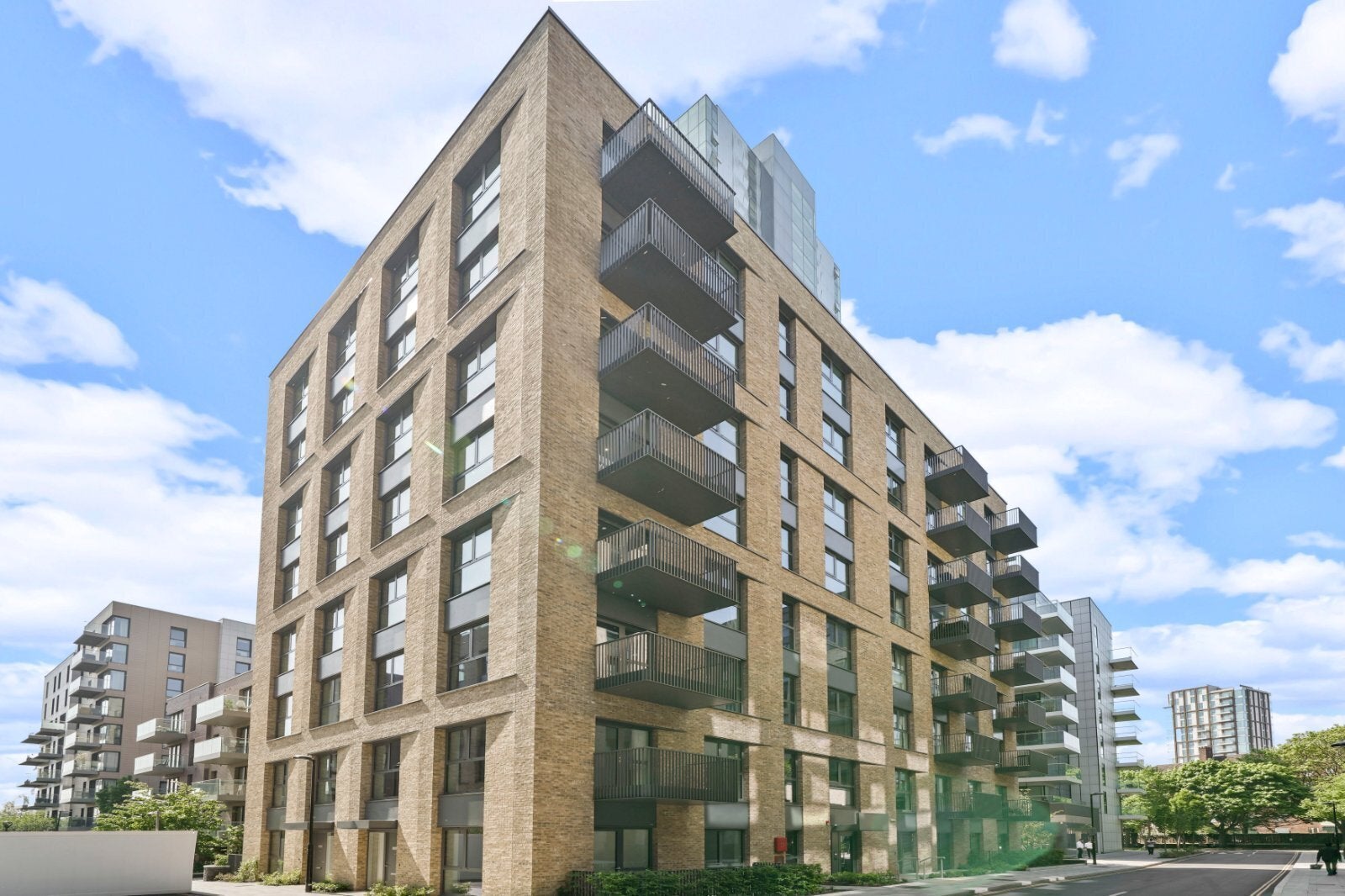 Flat Barnes Court in London