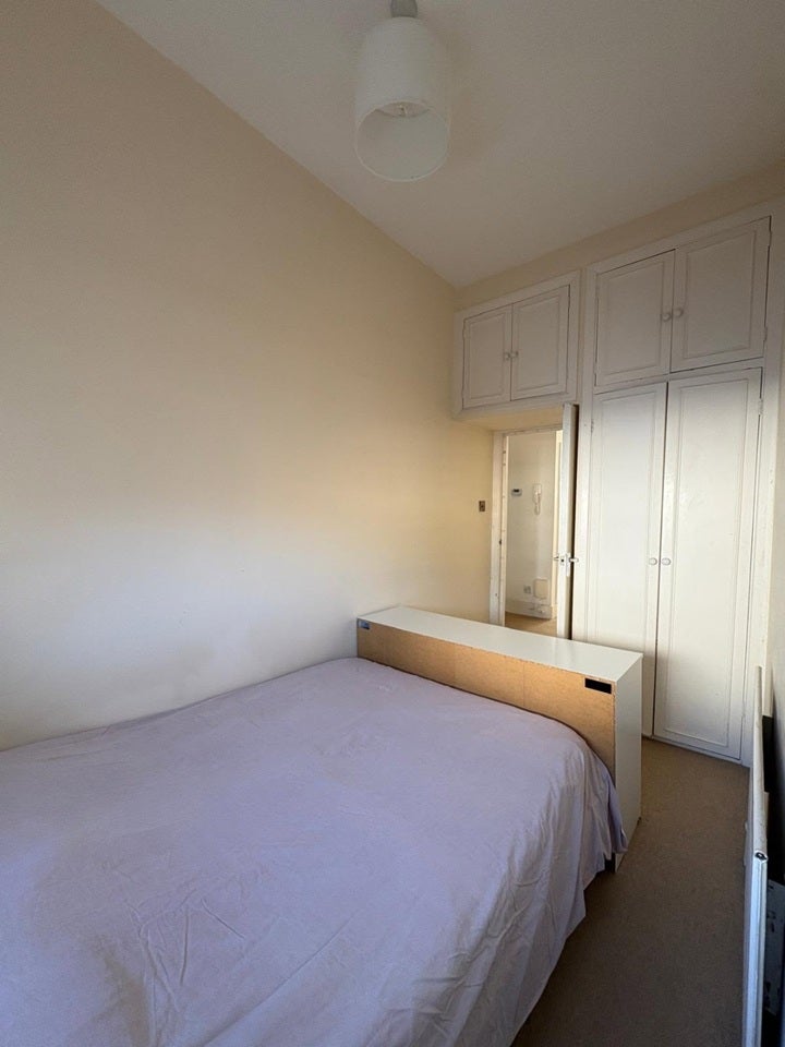 Room Hazlitt Road in Greater London