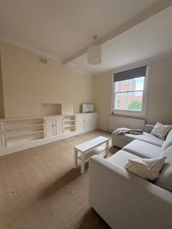 Room Hazlitt Road in Greater London