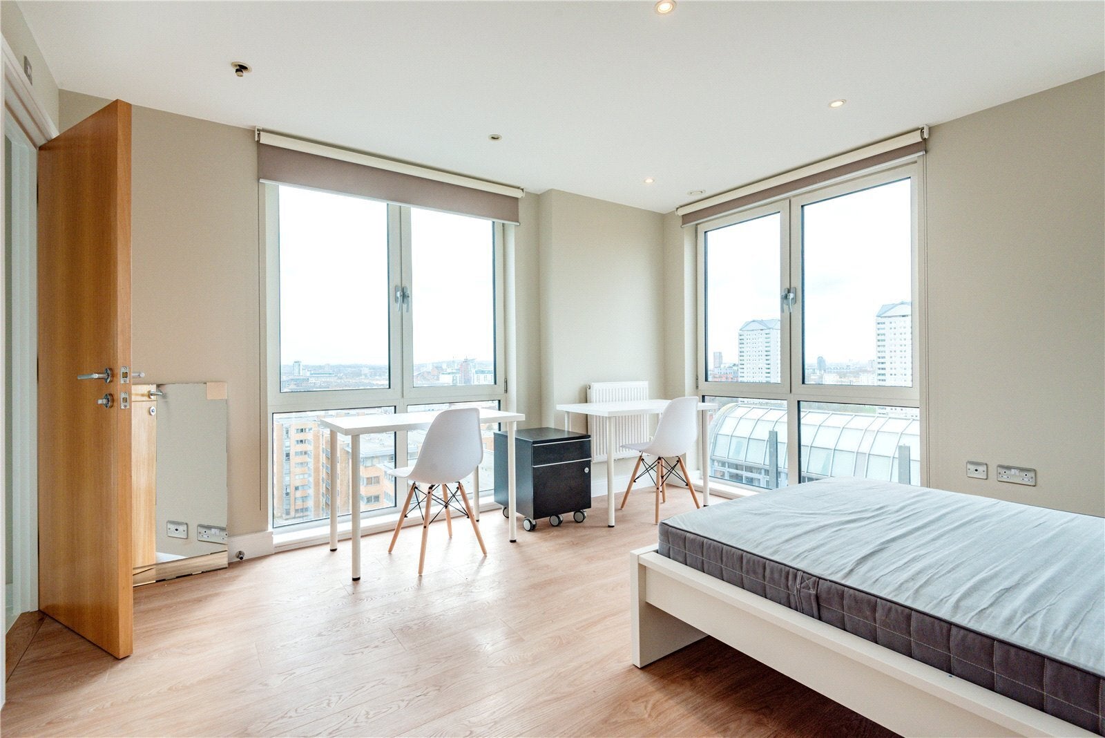 Flat Cassilis Road in Greater London