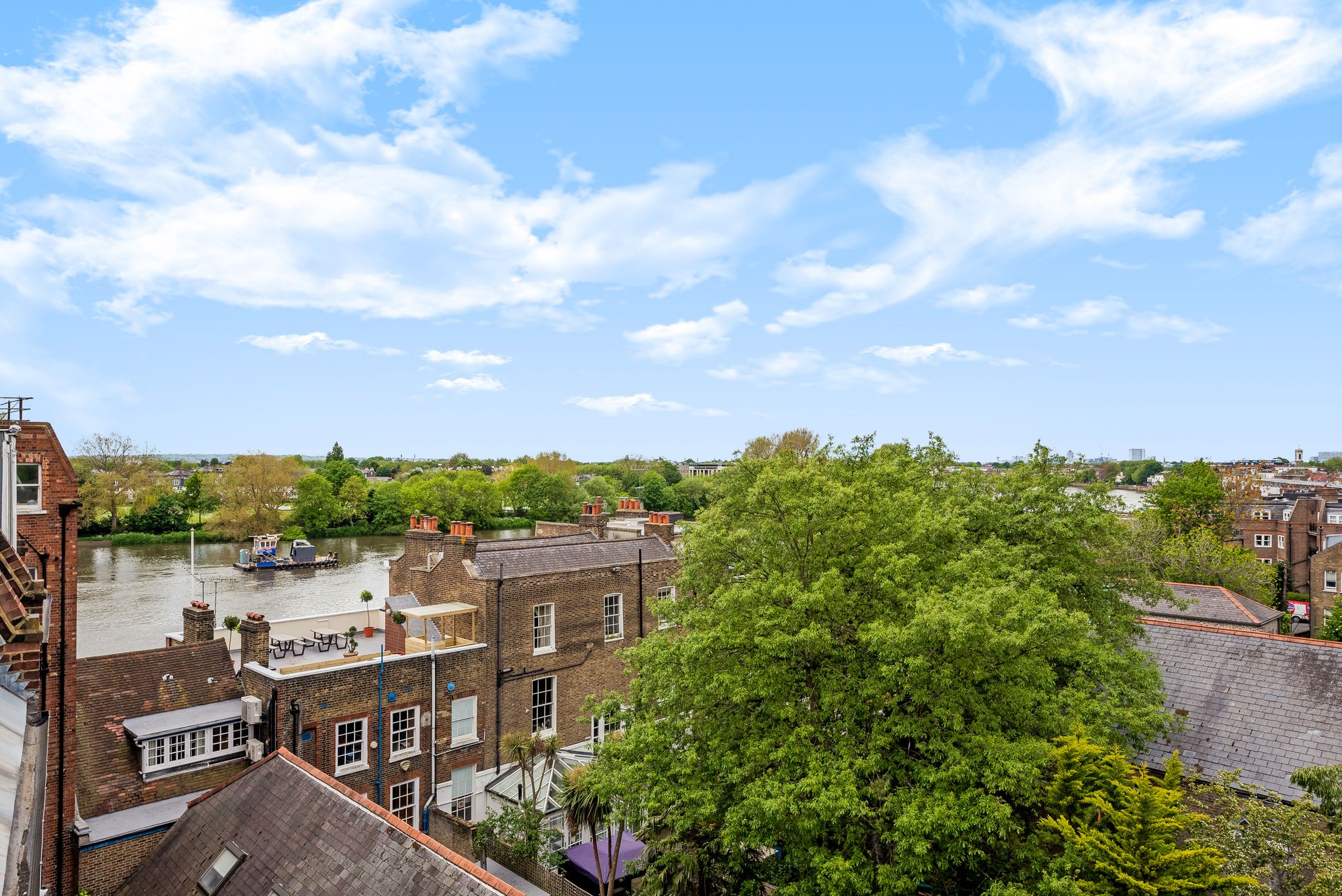 Flat Lower Mall in Greater London