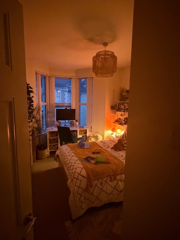 Room Luckwell Road in Bristol