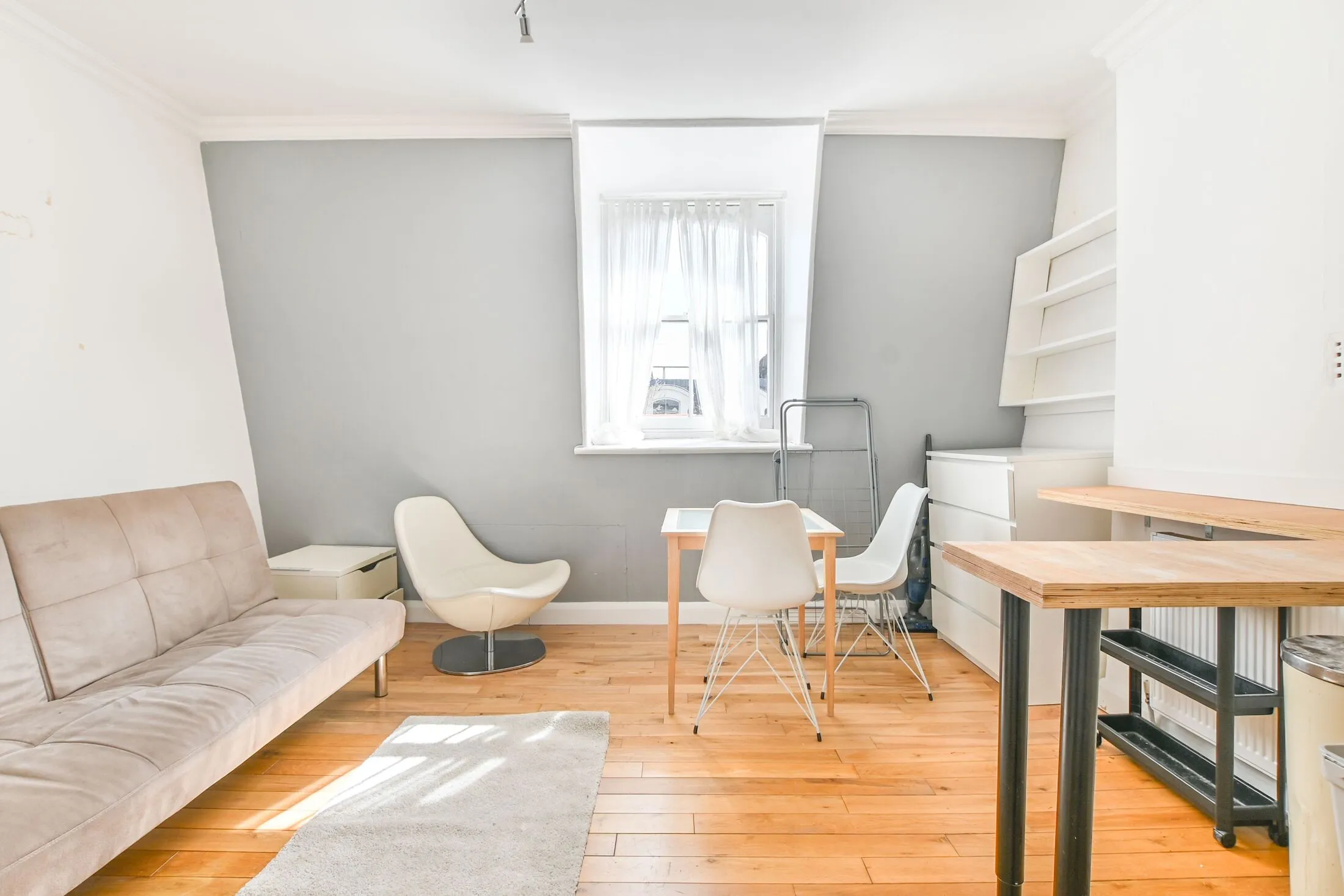 Flat Linden Gardens in Greater London