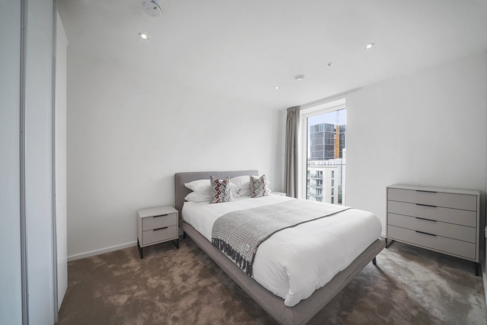 Flat Celebration Avenue in Greater London