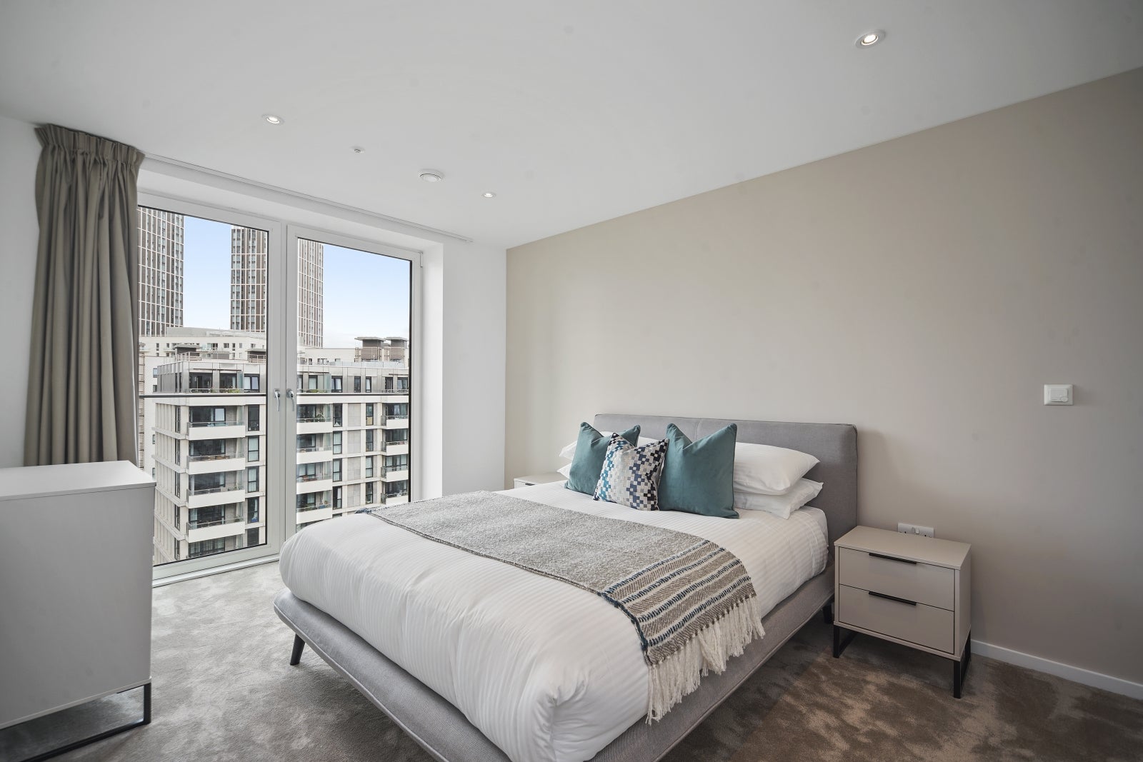Flat Celebration Avenue in Greater London