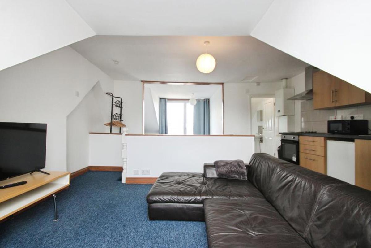 Flat Knowle Road in Bristol