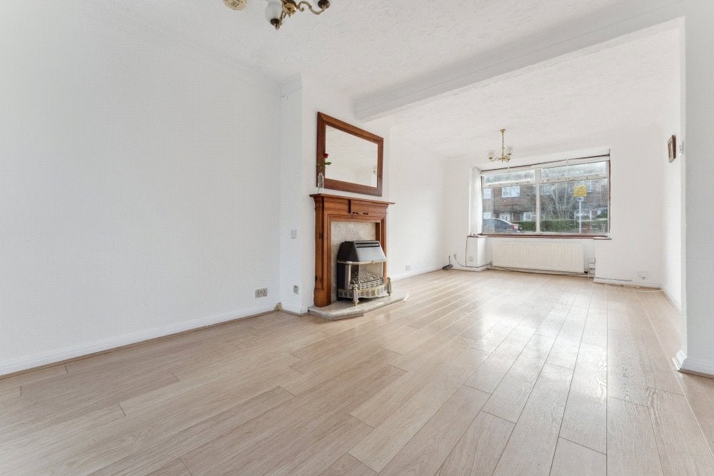 House Lynhurst Crescent in Greater London