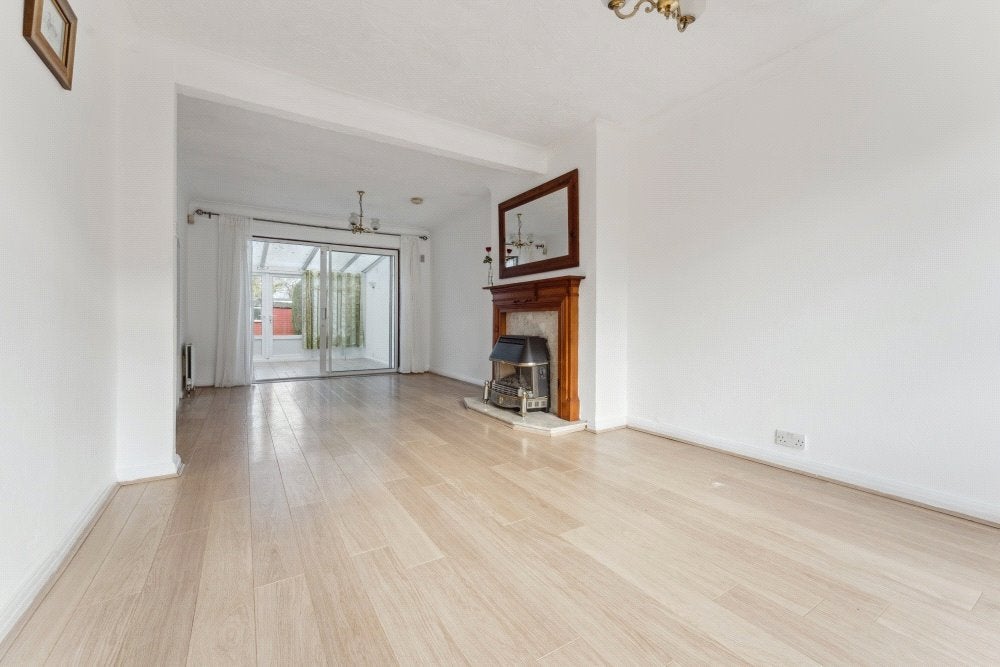 House Lynhurst Crescent in Greater London