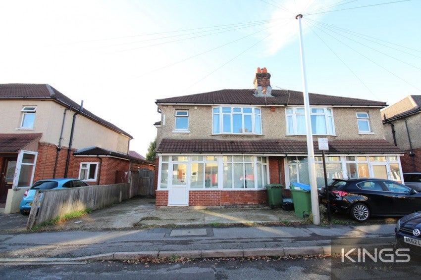 Flat Blenheim Gardens in Southampton