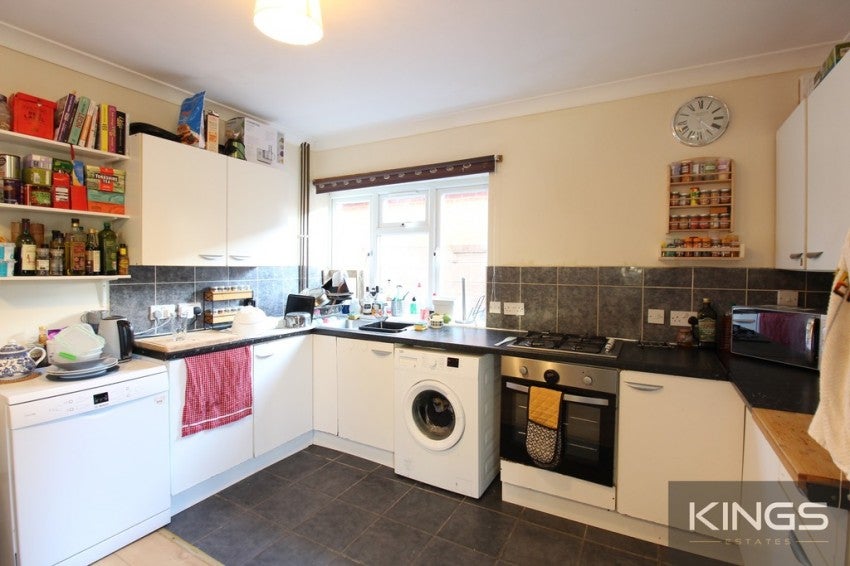 Flat Blenheim Gardens in Southampton