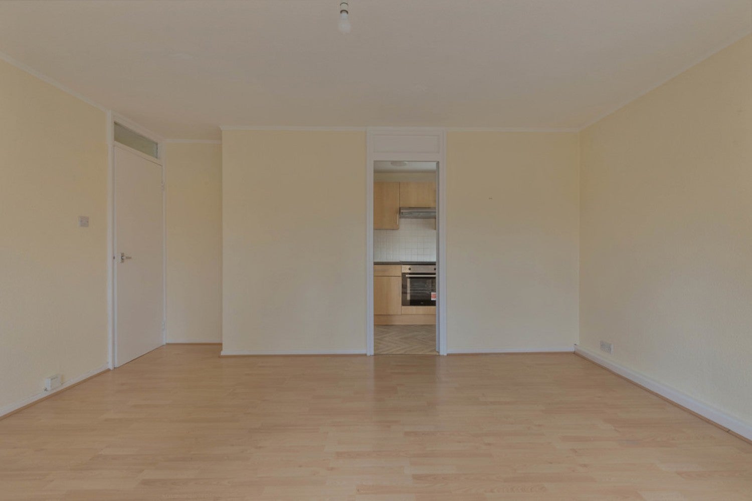 Room Beachborough Road in Greater London