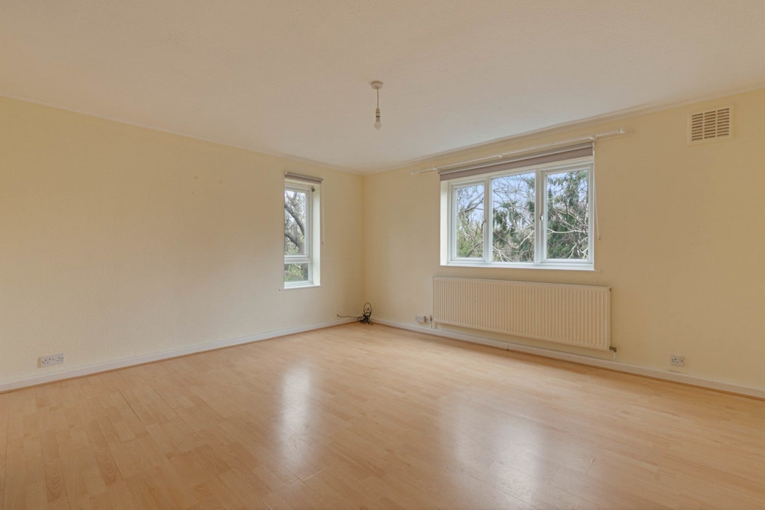 Room Beachborough Road in Greater London