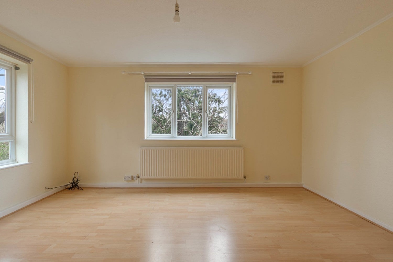 Room Beachborough Road in Greater London