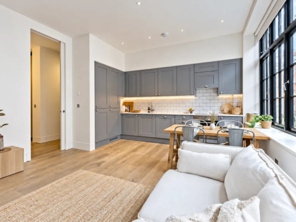 Flat Great Titchfield Street in City of Westminster