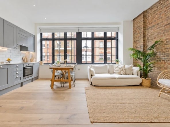 Flat Great Titchfield Street in City of Westminster