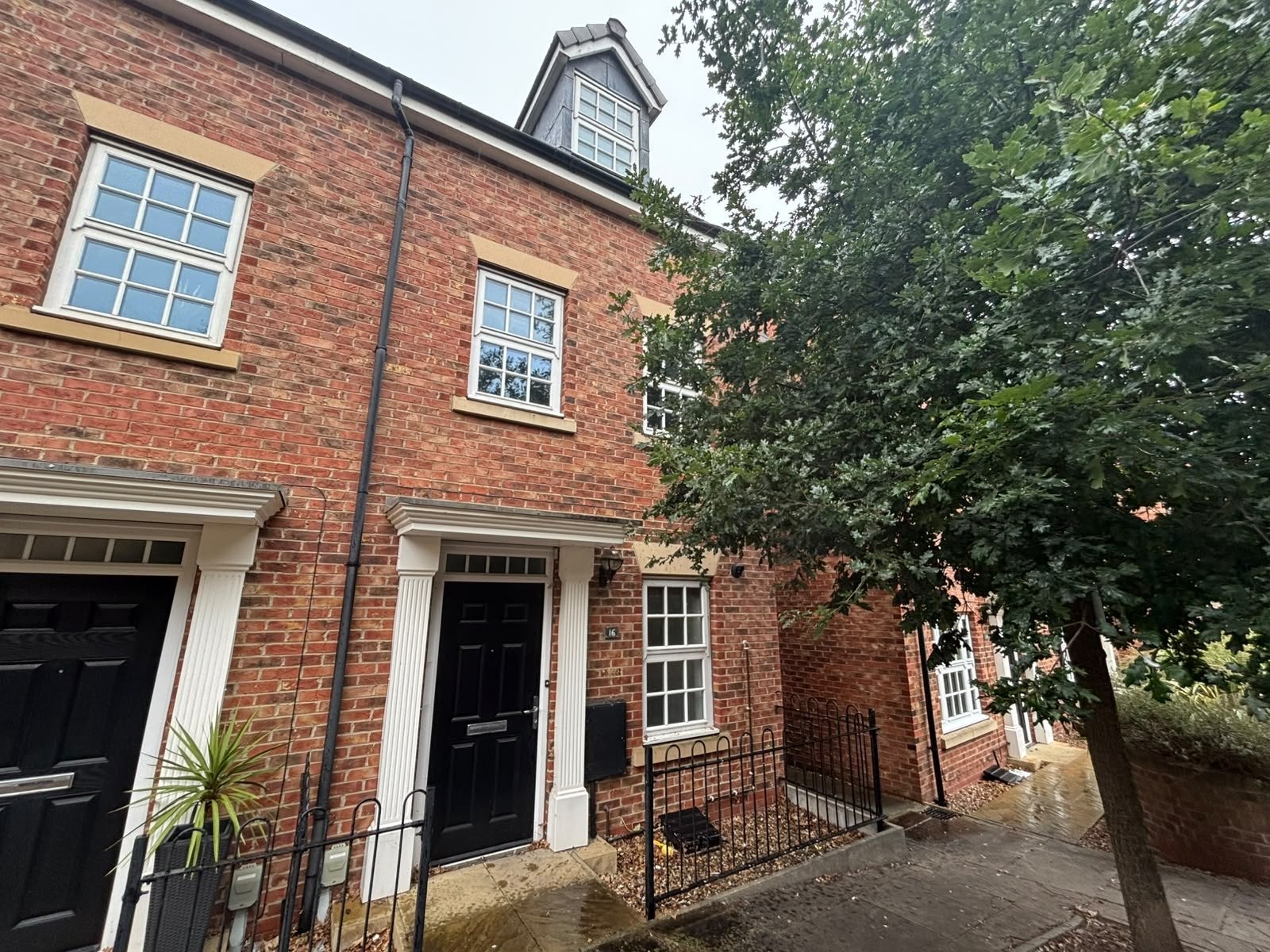 House Hamilton Walk in Beverley