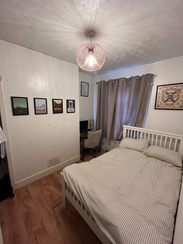 Room Graveney Road in Greater London