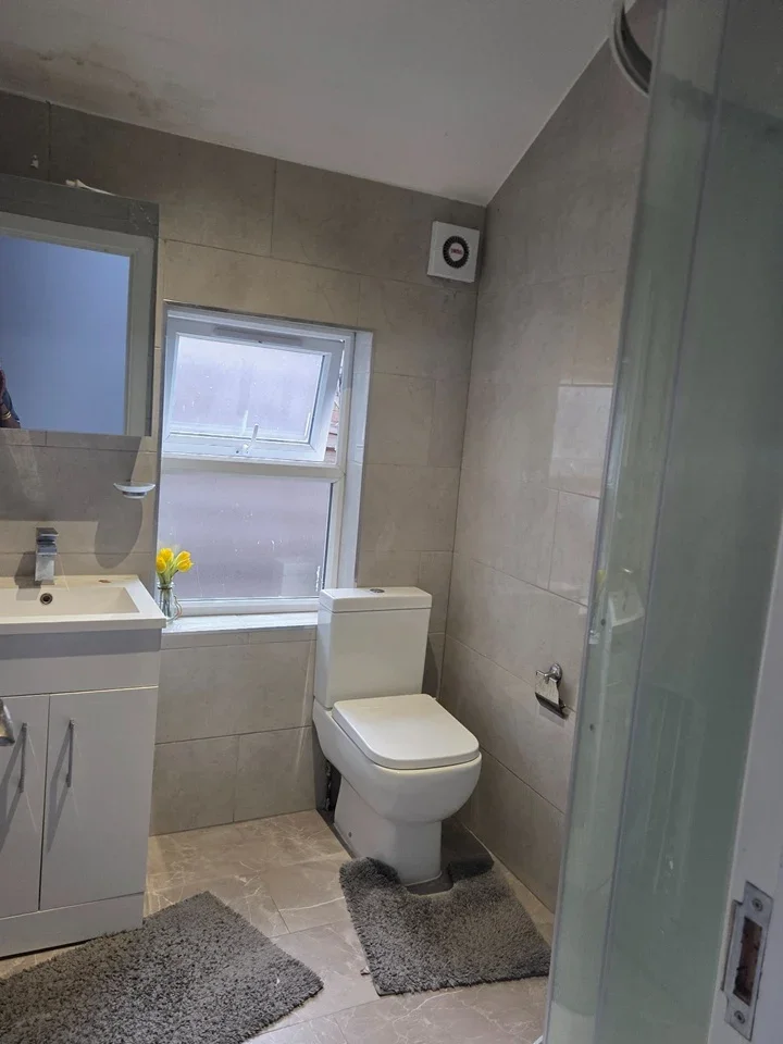 Flat Westmead Road in Greater London