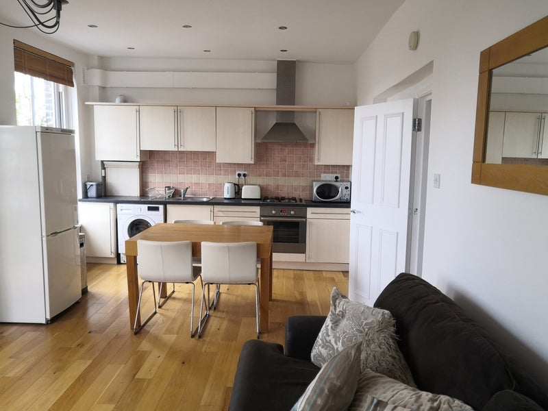 Room Knollys Road in Greater London