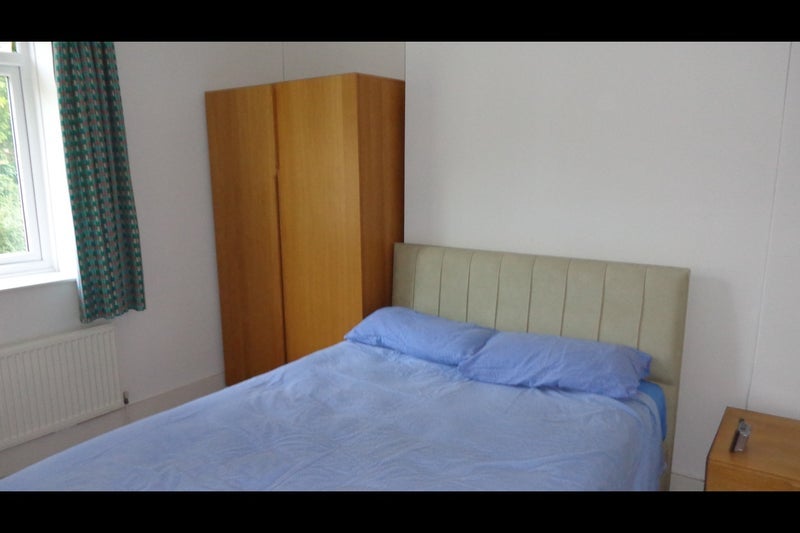 Room Knollys Road in Greater London