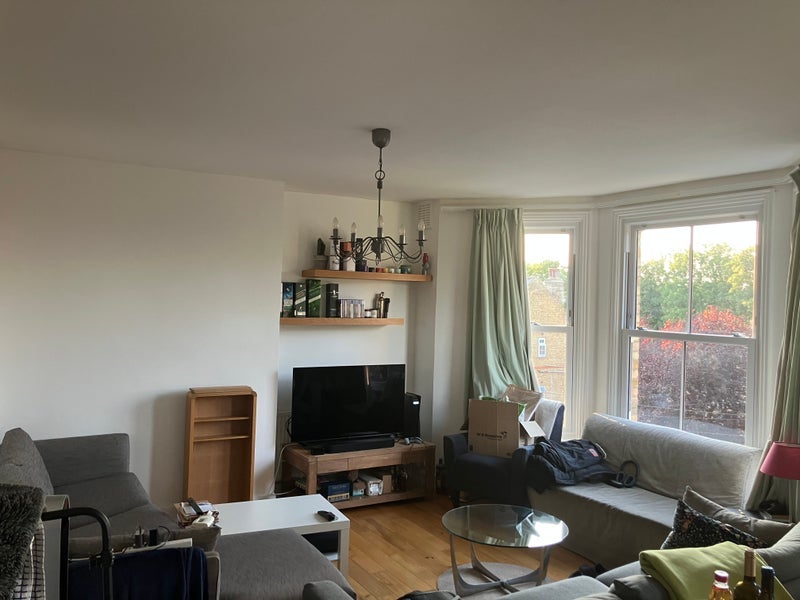 Room Knollys Road in Greater London