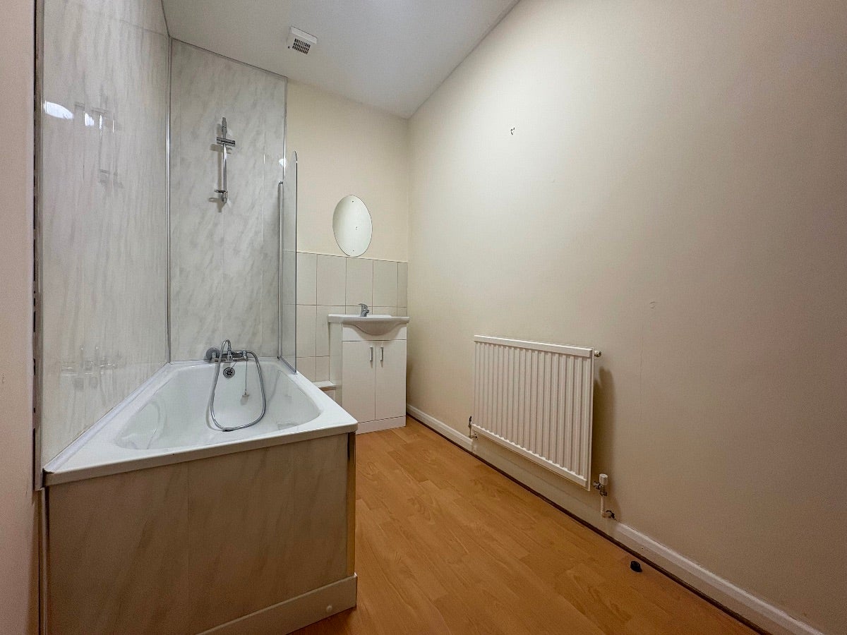 Flat Canning Street in Cwm