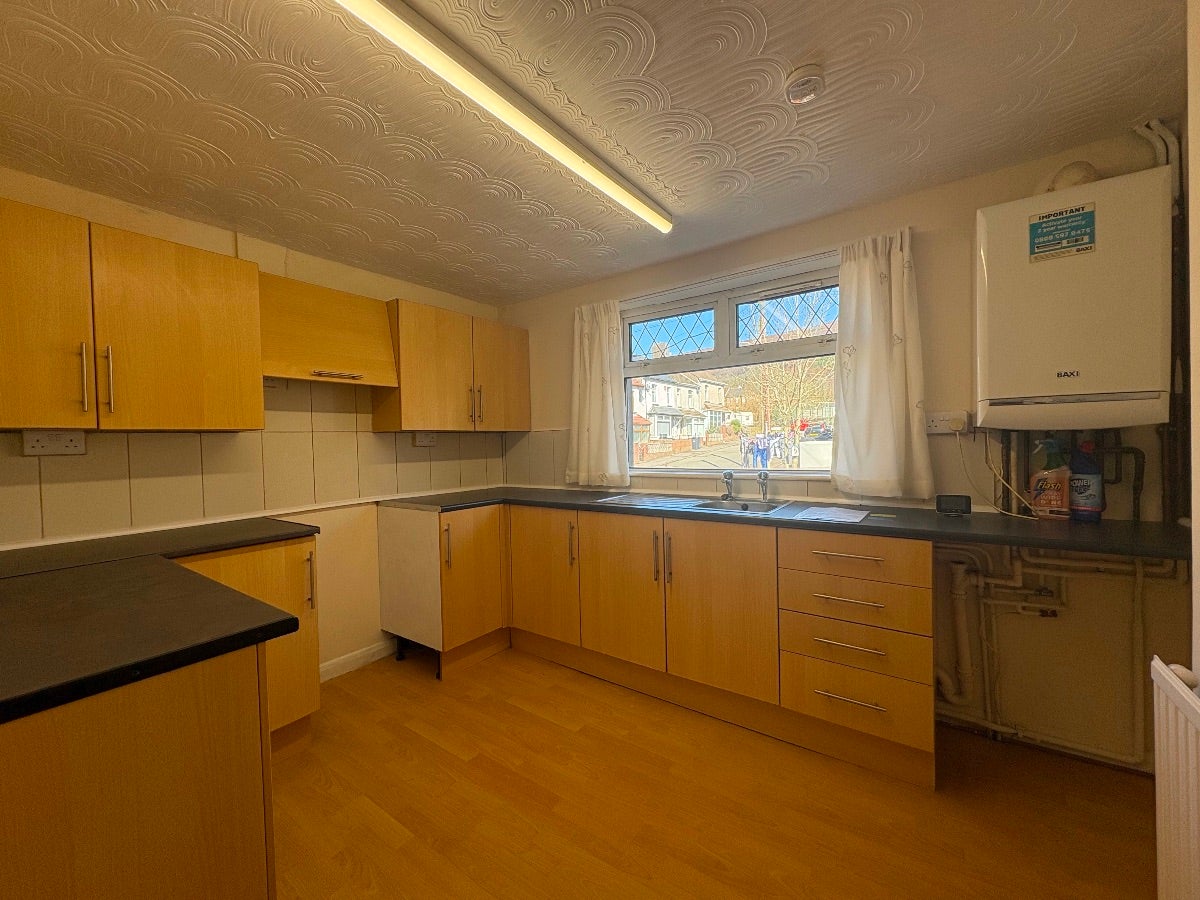 Flat Canning Street in Cwm