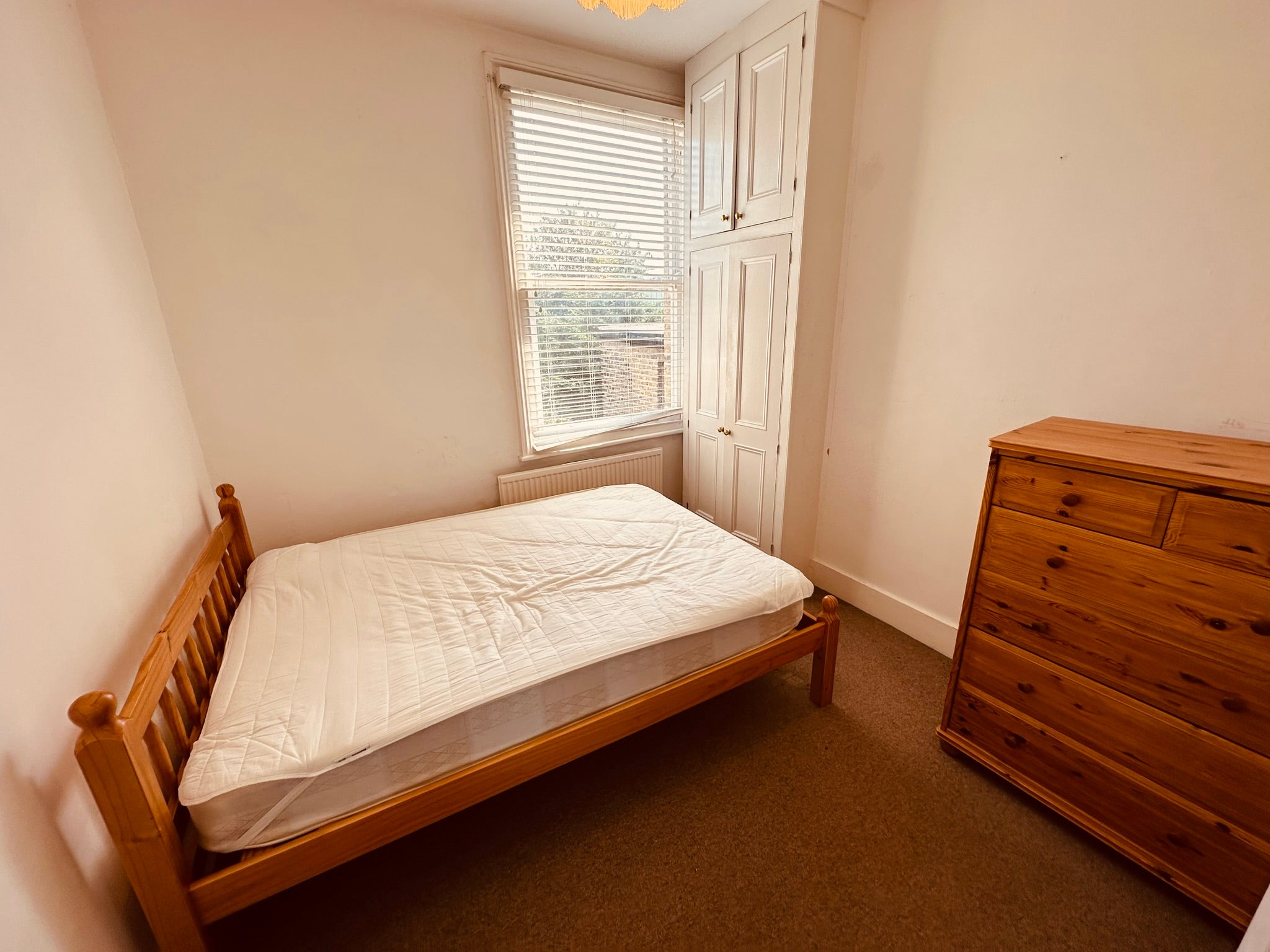 Flat Fairbridge Road in Greater London