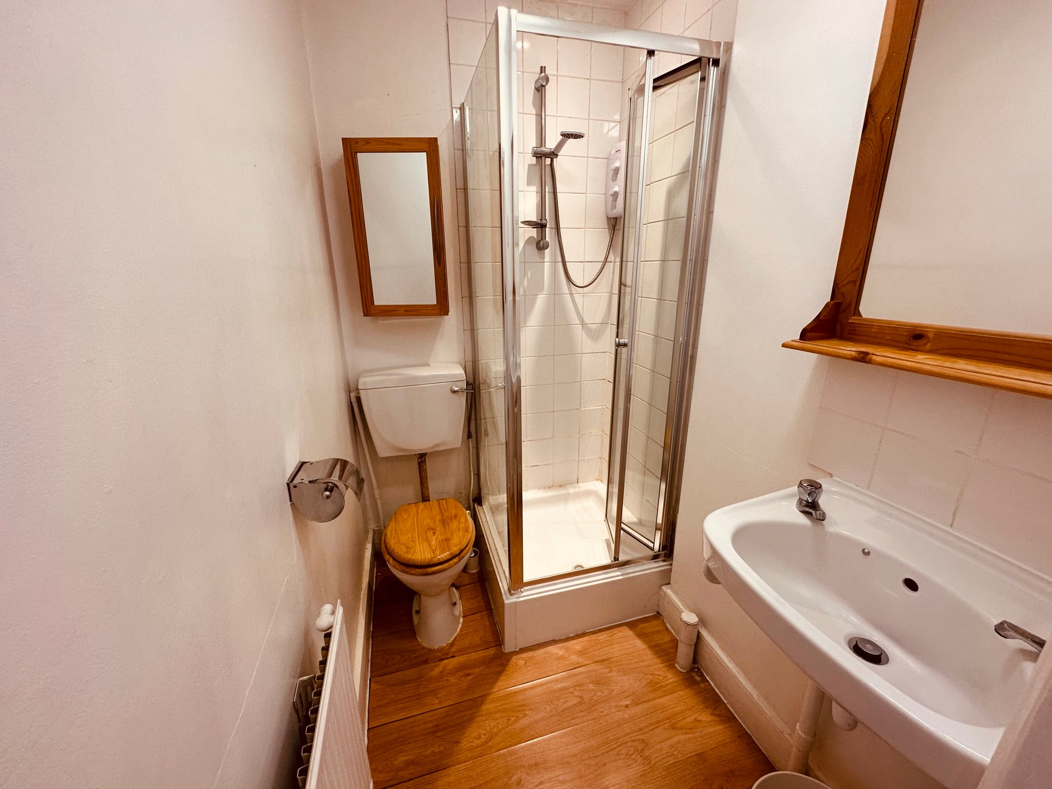Flat Fairbridge Road in Greater London