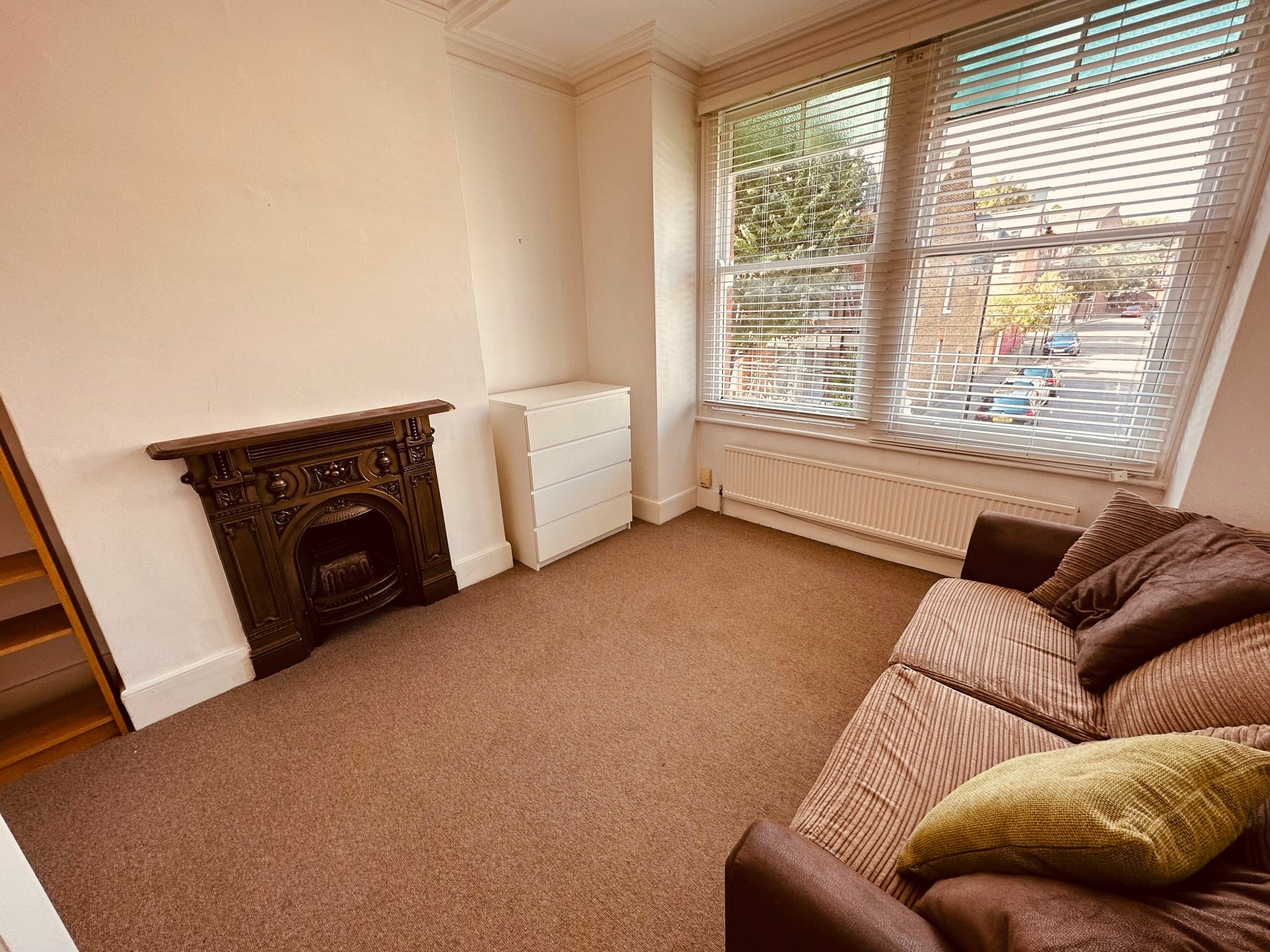 Flat Fairbridge Road in Greater London