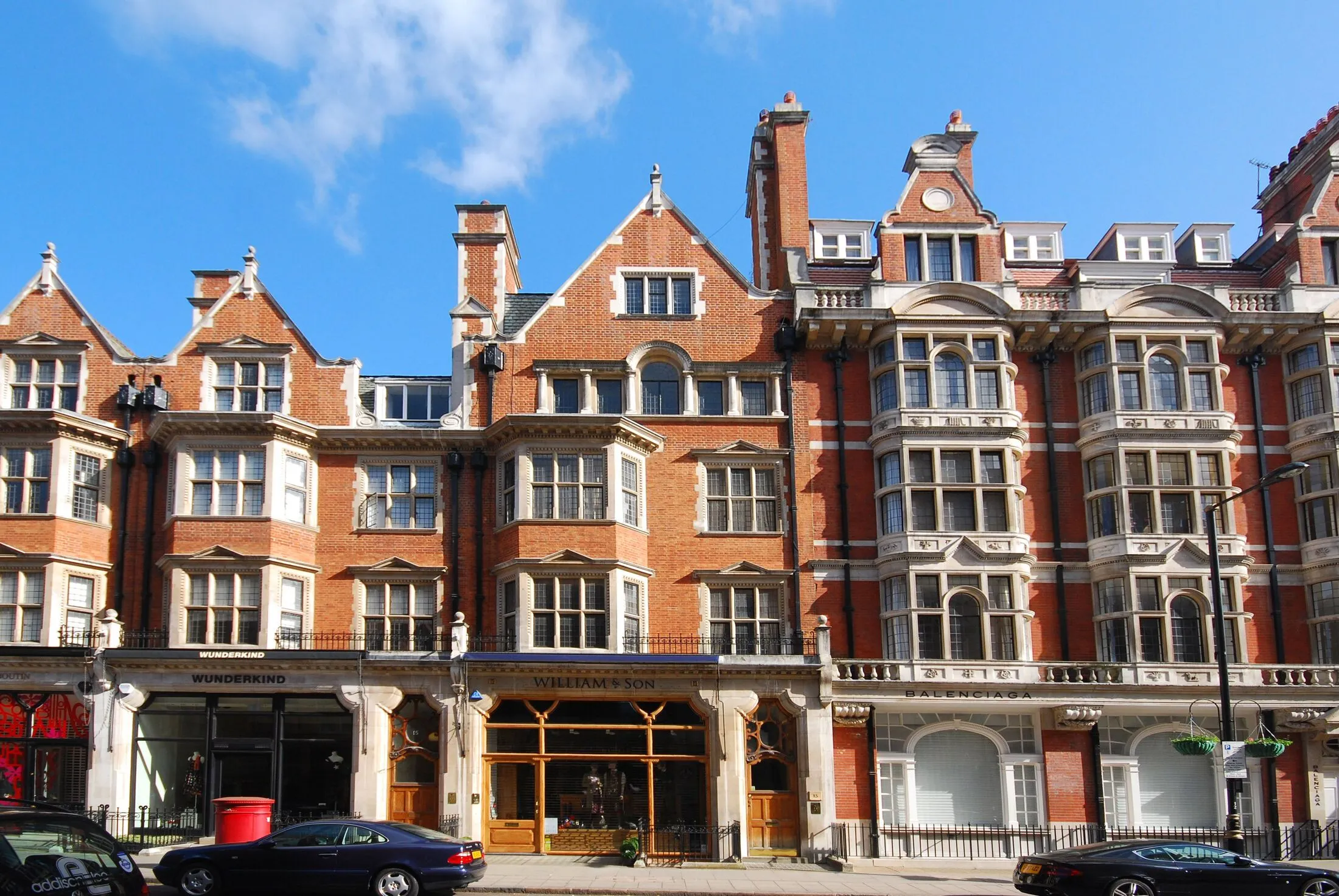 Flat Mount Street in City of Westminster