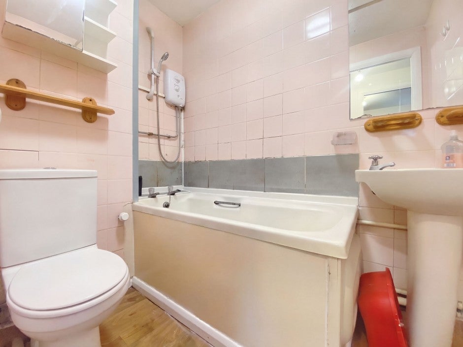Flat Waterside in Greater London