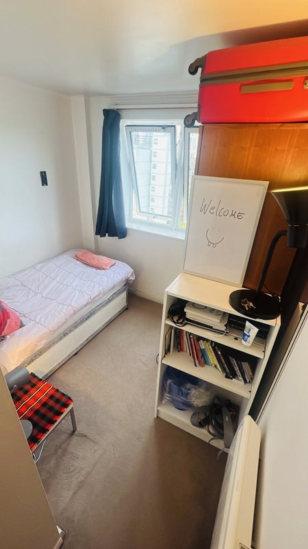 Room Strasburg Road in Greater London