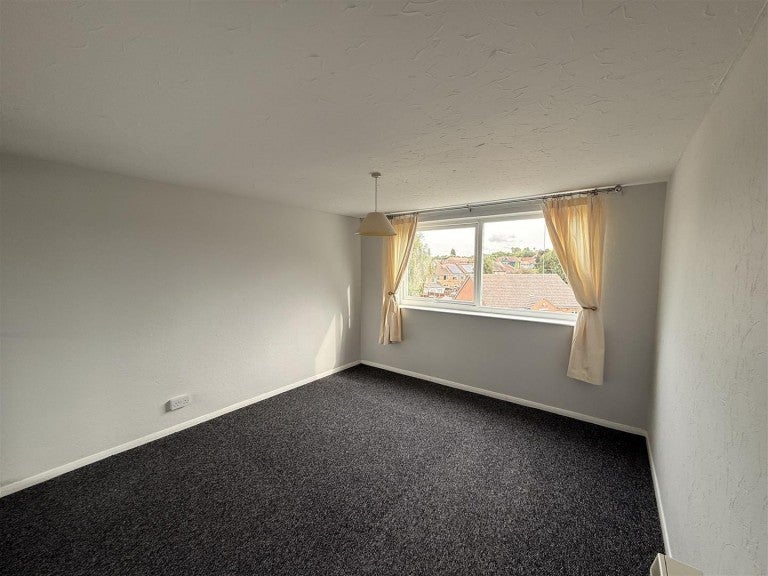 Flat Bankside Close in Coventry