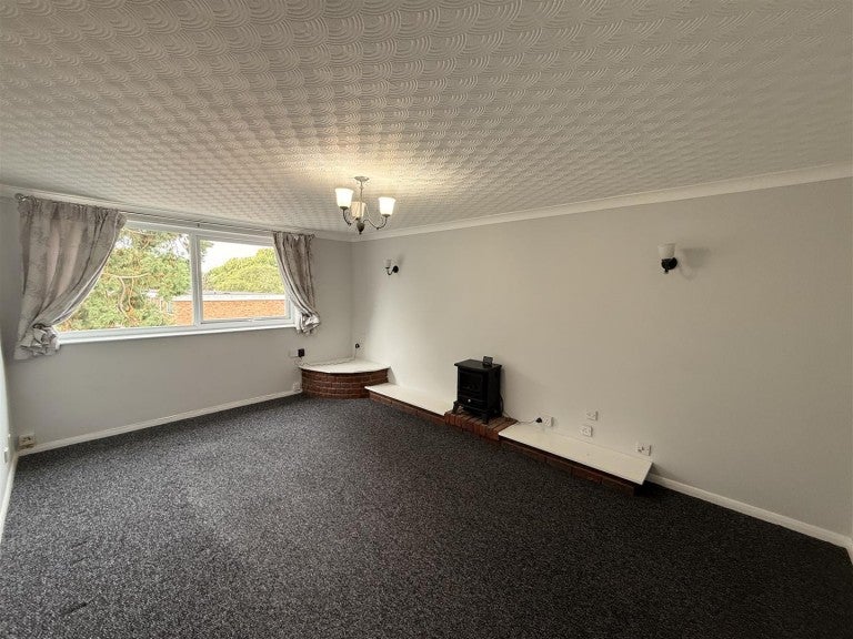 Flat Bankside Close in Coventry