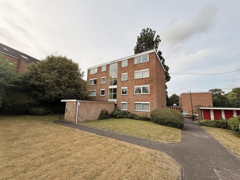 Flat Bankside Close in Coventry