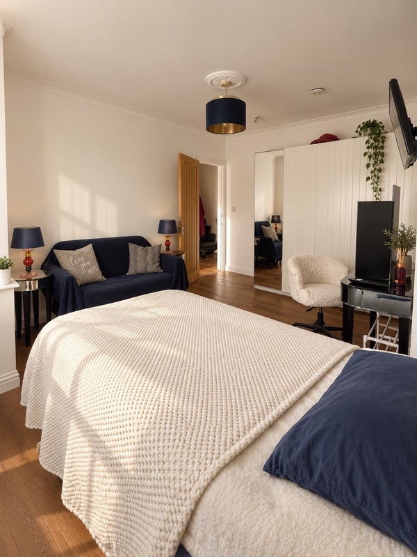 Room Warmington Road in Bristol