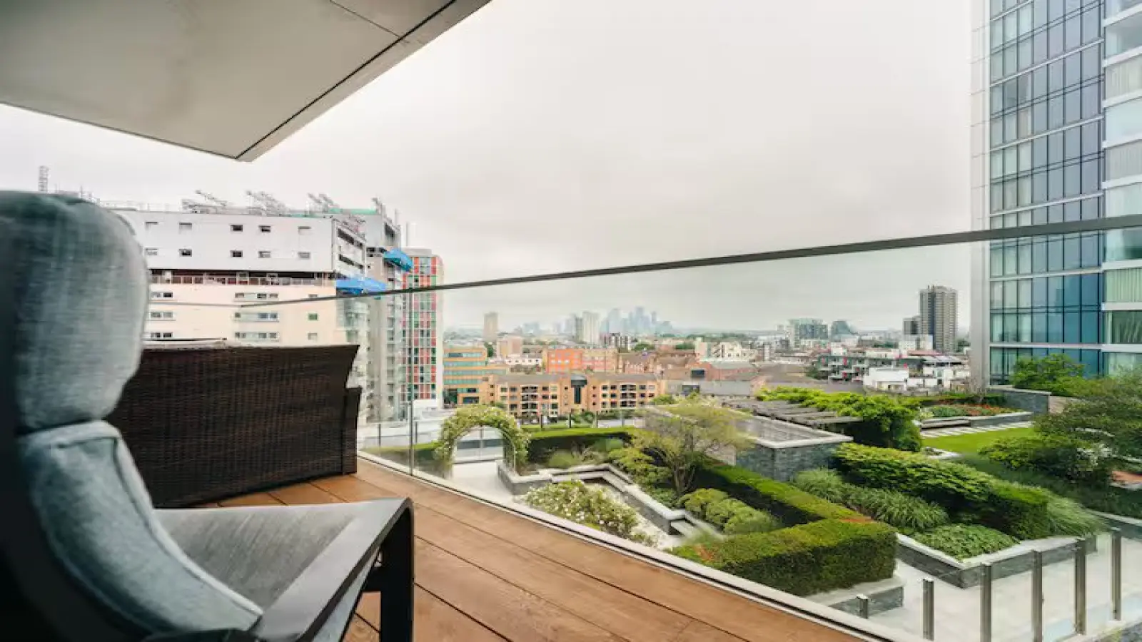 Flat Canter Way in Greater London