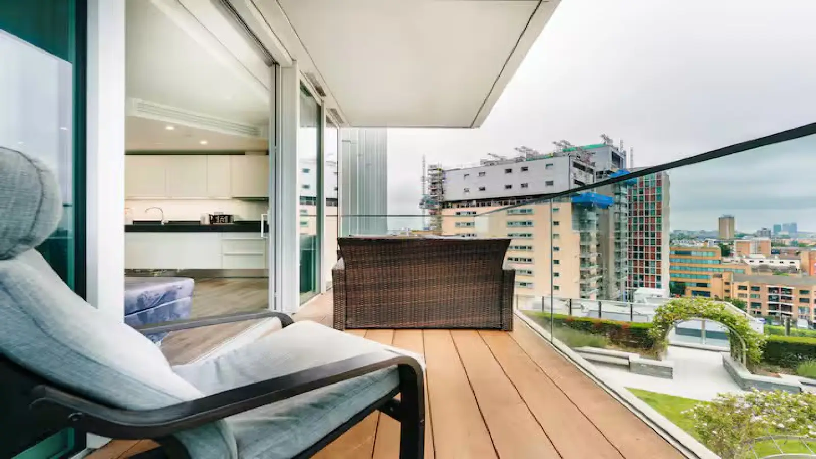 Flat Canter Way in Greater London