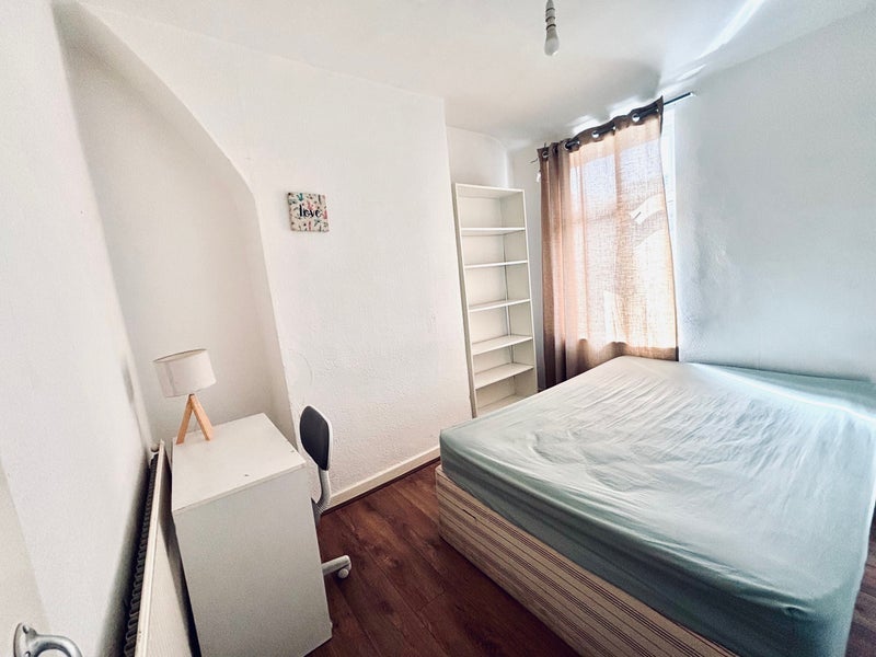 Room Grantham Street in Liverpool