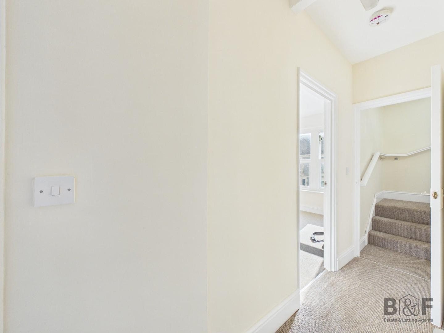 Flat Clarence Road in Kingswood