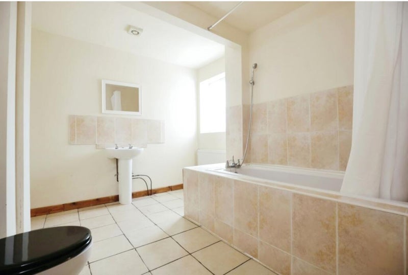 Room Broadhaven Close in Royal Leamington Spa