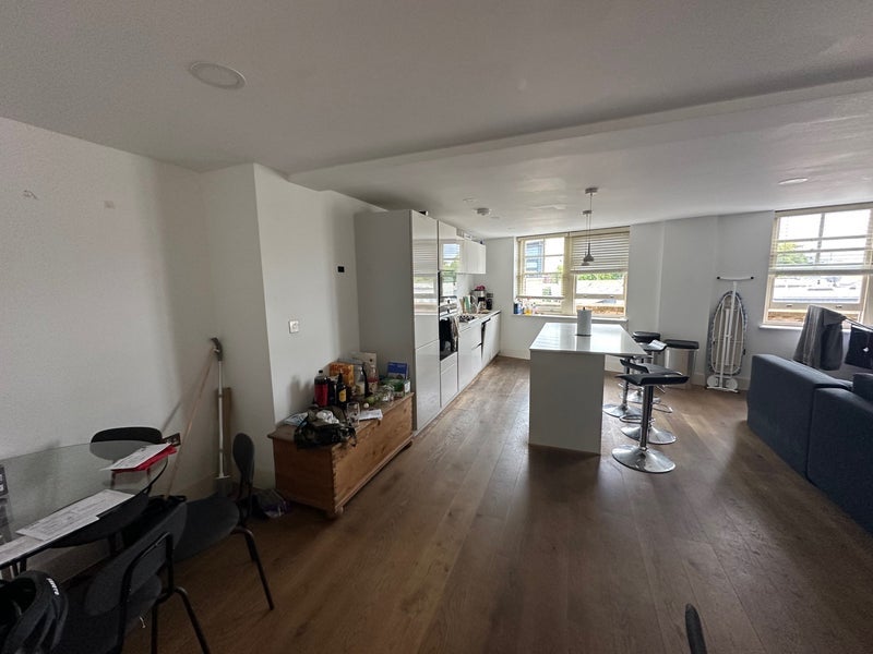 Flat Kingsland Road in Greater London