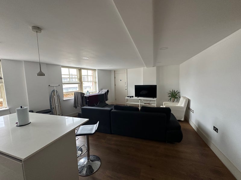 Flat Kingsland Road in Greater London