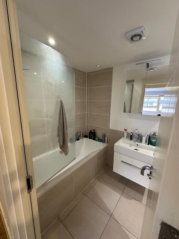 Flat Kingsland Road in Greater London