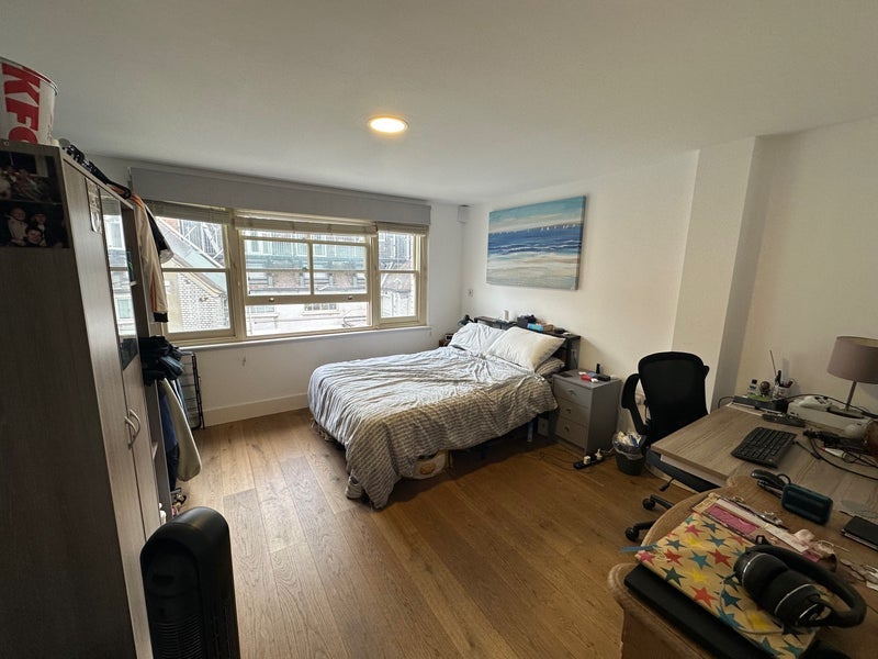 Flat Kingsland Road in Greater London